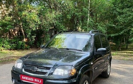 Chevrolet Niva I рестайлинг, 2017 год, 830 000 рублей, 5 фотография