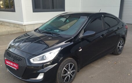 Hyundai Solaris II рестайлинг, 2013 год, 750 000 рублей, 2 фотография