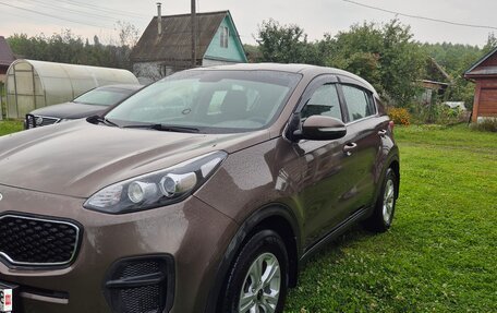 KIA Sportage IV рестайлинг, 2018 год, 1 800 000 рублей, 2 фотография