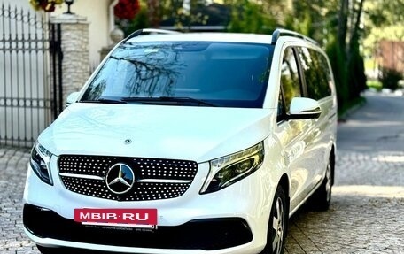 Mercedes-Benz V-Класс, 2019 год, 6 100 000 рублей, 3 фотография