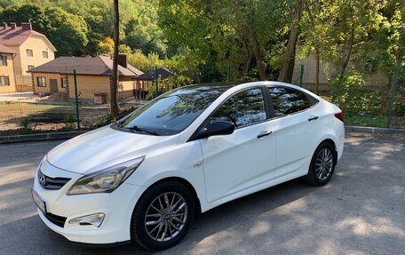 Hyundai Solaris II рестайлинг, 2015 год, 750 000 рублей, 3 фотография