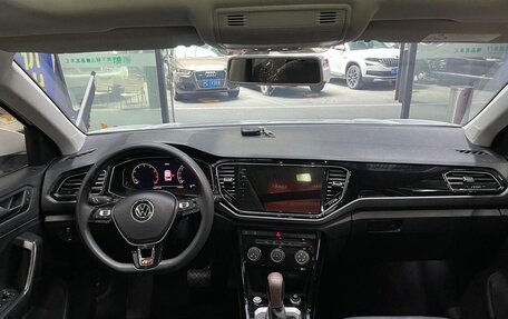 Volkswagen T-Roc I, 2021 год, 2 090 000 рублей, 7 фотография