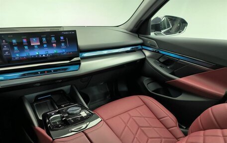 BMW 5 серия, 2024 год, 8 200 000 рублей, 12 фотография