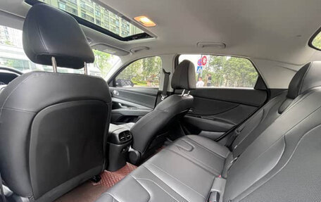 Hyundai Elantra, 2022 год, 1 380 000 рублей, 7 фотография
