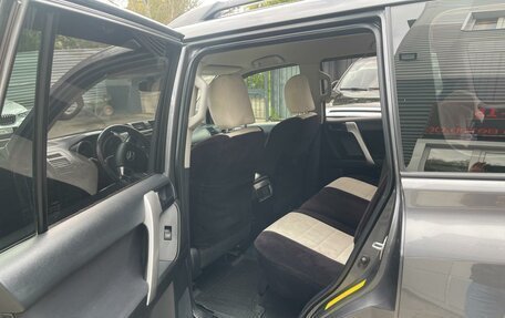 Toyota Land Cruiser Prado 150 рестайлинг 2, 2015 год, 3 800 000 рублей, 7 фотография