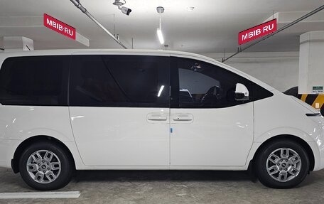 Hyundai Staria, 2025 год, 4 630 000 рублей, 2 фотография
