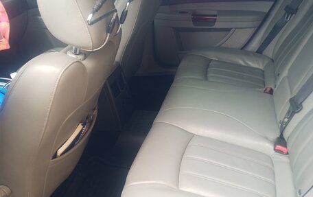 Chrysler 300C II, 2005 год, 850 000 рублей, 10 фотография