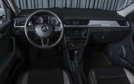 Skoda Rapid I, 2018 год, 1 344 000 рублей, 6 фотография