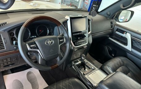 Toyota Land Cruiser 200, 2018 год, 6 899 900 рублей, 11 фотография
