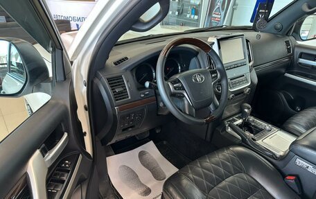 Toyota Land Cruiser 200, 2018 год, 6 899 900 рублей, 10 фотография