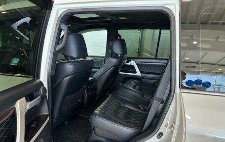 Toyota Land Cruiser 200, 2018 год, 6 899 900 рублей, 20 фотография