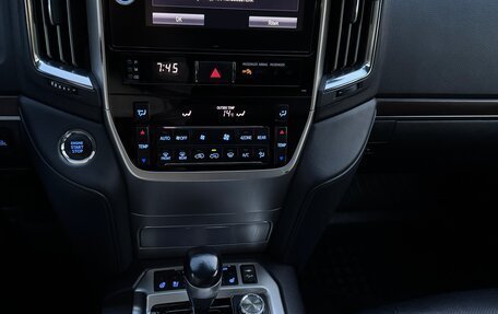 Toyota Land Cruiser 200, 2018 год, 7 250 000 рублей, 7 фотография