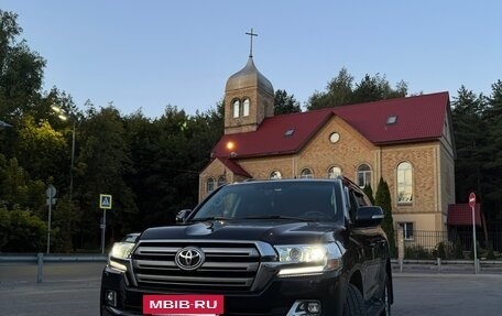 Toyota Land Cruiser 200, 2018 год, 7 250 000 рублей, 2 фотография