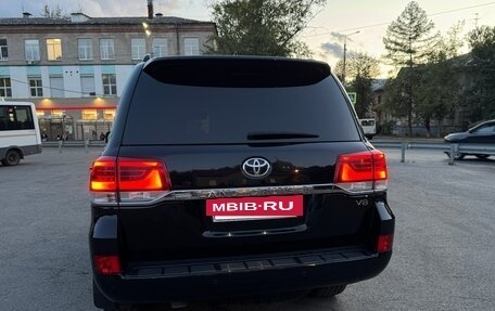 Toyota Land Cruiser 200, 2018 год, 7 250 000 рублей, 3 фотография