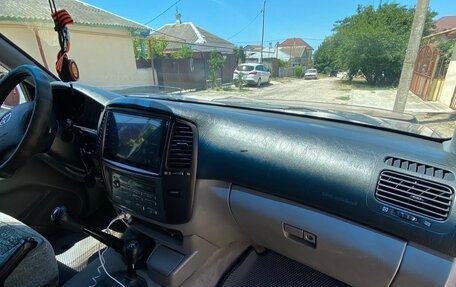 Toyota Land Cruiser 100 рестайлинг 2, 2007 год, 2 800 000 рублей, 4 фотография