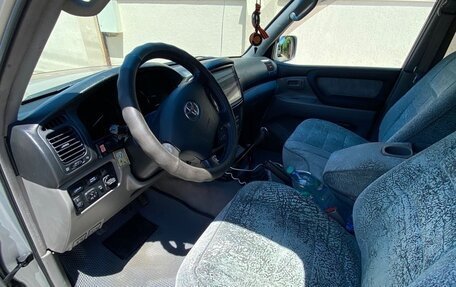 Toyota Land Cruiser 100 рестайлинг 2, 2007 год, 2 800 000 рублей, 11 фотография
