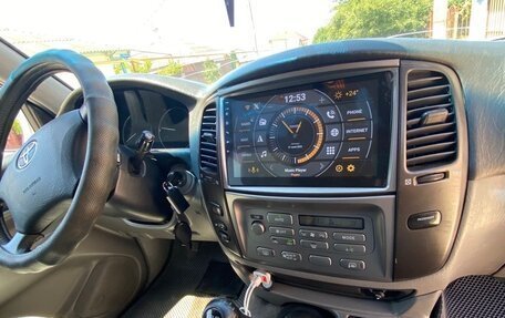 Toyota Land Cruiser 100 рестайлинг 2, 2007 год, 2 800 000 рублей, 18 фотография