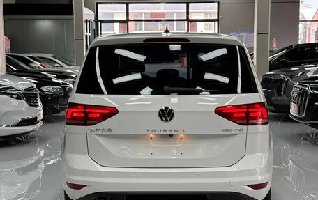 Volkswagen Touran III, 2022 год, 1 705 000 рублей, 3 фотография