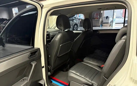 Volkswagen Touran III, 2022 год, 1 705 000 рублей, 7 фотография