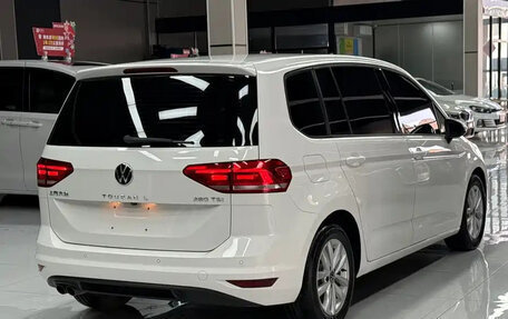 Volkswagen Touran III, 2022 год, 1 705 000 рублей, 4 фотография
