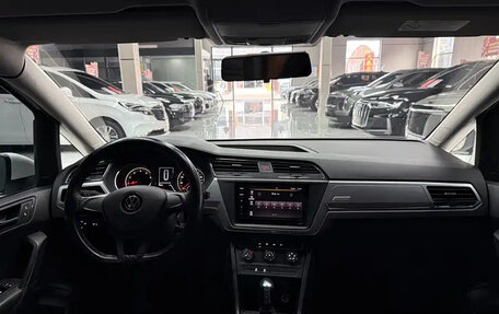 Volkswagen Touran III, 2022 год, 1 705 000 рублей, 5 фотография