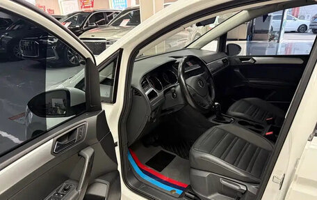 Volkswagen Touran III, 2022 год, 1 705 000 рублей, 6 фотография