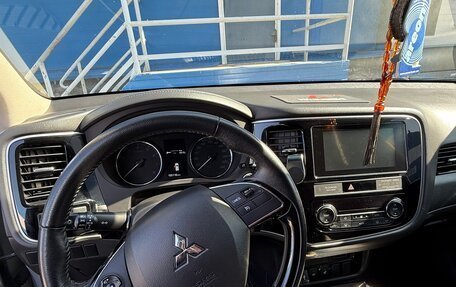 Mitsubishi Outlander III рестайлинг 3, 2018 год, 2 155 000 рублей, 13 фотография