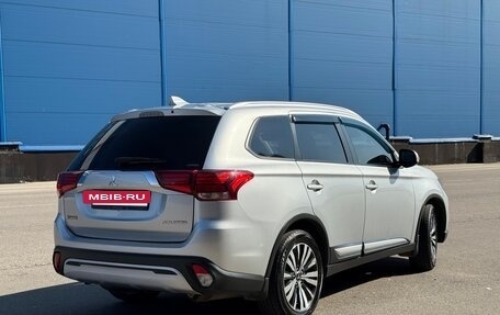 Mitsubishi Outlander III рестайлинг 3, 2018 год, 2 155 000 рублей, 6 фотография