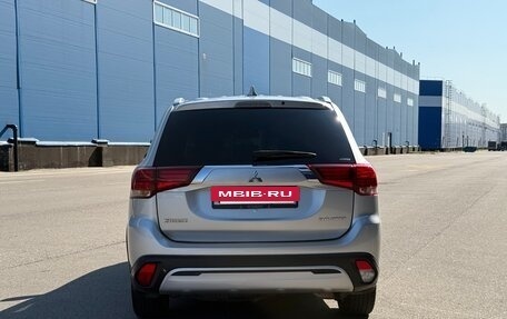 Mitsubishi Outlander III рестайлинг 3, 2018 год, 2 155 000 рублей, 5 фотография