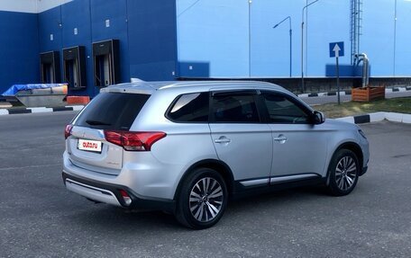 Mitsubishi Outlander III рестайлинг 3, 2018 год, 2 155 000 рублей, 20 фотография