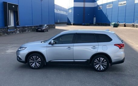 Mitsubishi Outlander III рестайлинг 3, 2018 год, 2 155 000 рублей, 17 фотография