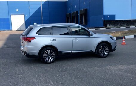 Mitsubishi Outlander III рестайлинг 3, 2018 год, 2 155 000 рублей, 21 фотография