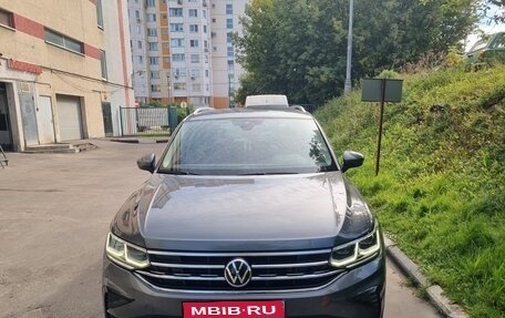 Volkswagen Tiguan II, 2021 год, 3 500 000 рублей, 1 фотография