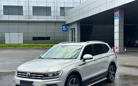 Volkswagen Tiguan II, 2021 год, 1 790 000 рублей, 1 фотография