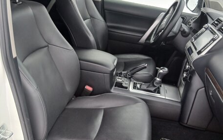 Toyota Land Cruiser Prado 150 рестайлинг 2, 2018 год, 5 500 000 рублей, 6 фотография