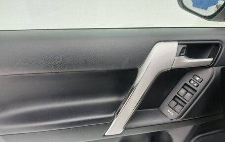 Toyota Land Cruiser Prado 150 рестайлинг 2, 2018 год, 5 500 000 рублей, 19 фотография