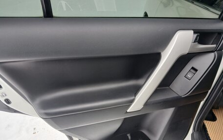 Toyota Land Cruiser Prado 150 рестайлинг 2, 2018 год, 5 500 000 рублей, 18 фотография