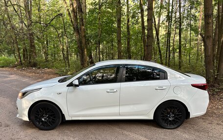 KIA Rio IV, 2018 год, 999 000 рублей, 3 фотография