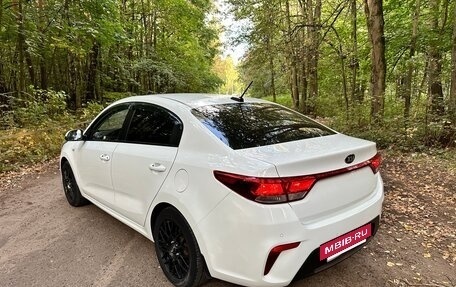 KIA Rio IV, 2018 год, 999 000 рублей, 4 фотография