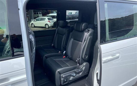 Honda Stepwgn, 2022 год, 2 560 000 рублей, 10 фотография