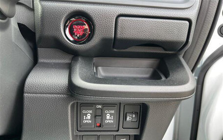 Honda Stepwgn, 2022 год, 2 560 000 рублей, 8 фотография