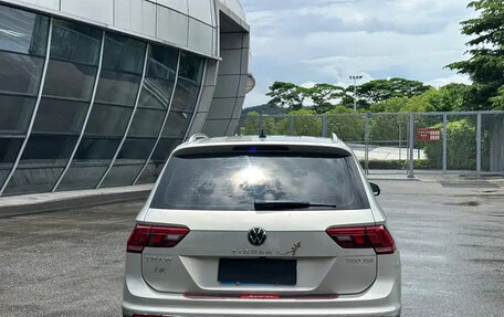 Volkswagen Tiguan II, 2021 год, 1 790 000 рублей, 4 фотография