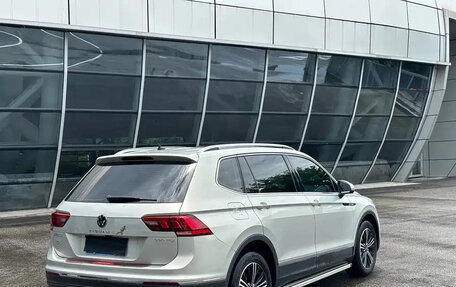 Volkswagen Tiguan II, 2021 год, 1 790 000 рублей, 5 фотография