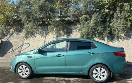 KIA Rio III рестайлинг, 2013 год, 840 000 рублей, 2 фотография
