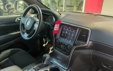 Jeep Grand Cherokee, 2018 год, 3 900 000 рублей, 14 фотография