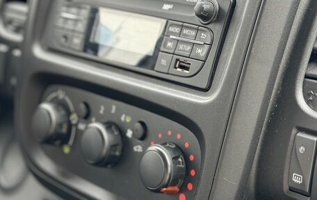 Renault Trafic, 2017 год, 2 000 000 рублей, 4 фотография