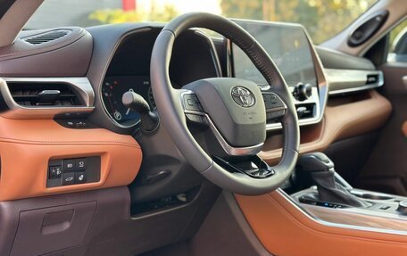 Toyota Highlander, 2025 год, 5 200 000 рублей, 27 фотография