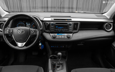 Toyota RAV4, 2018 год, 2 430 000 рублей, 10 фотография