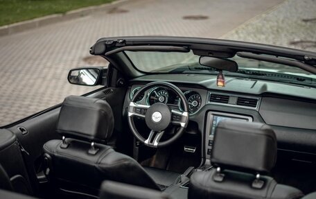 Ford Mustang VI рестайлинг, 2012 год, 2 000 000 рублей, 21 фотография