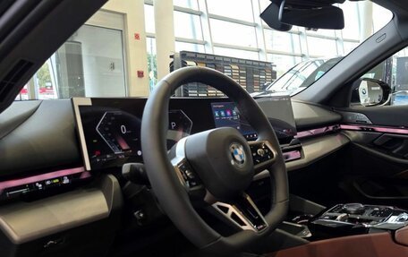 BMW 5 серия, 2025 год, 8 800 000 рублей, 28 фотография